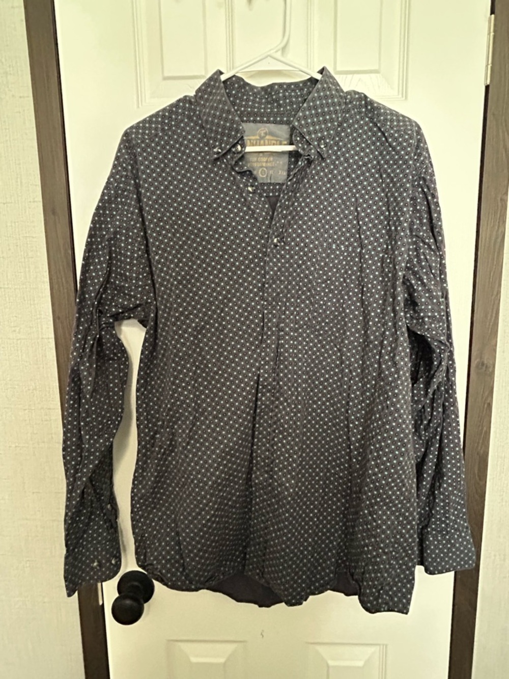 Casual Long-Sleeve Button-Down Shirt in Navy with Micro Dot Pattern